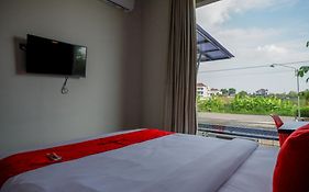Reddoorz Plus Near Solo Baru